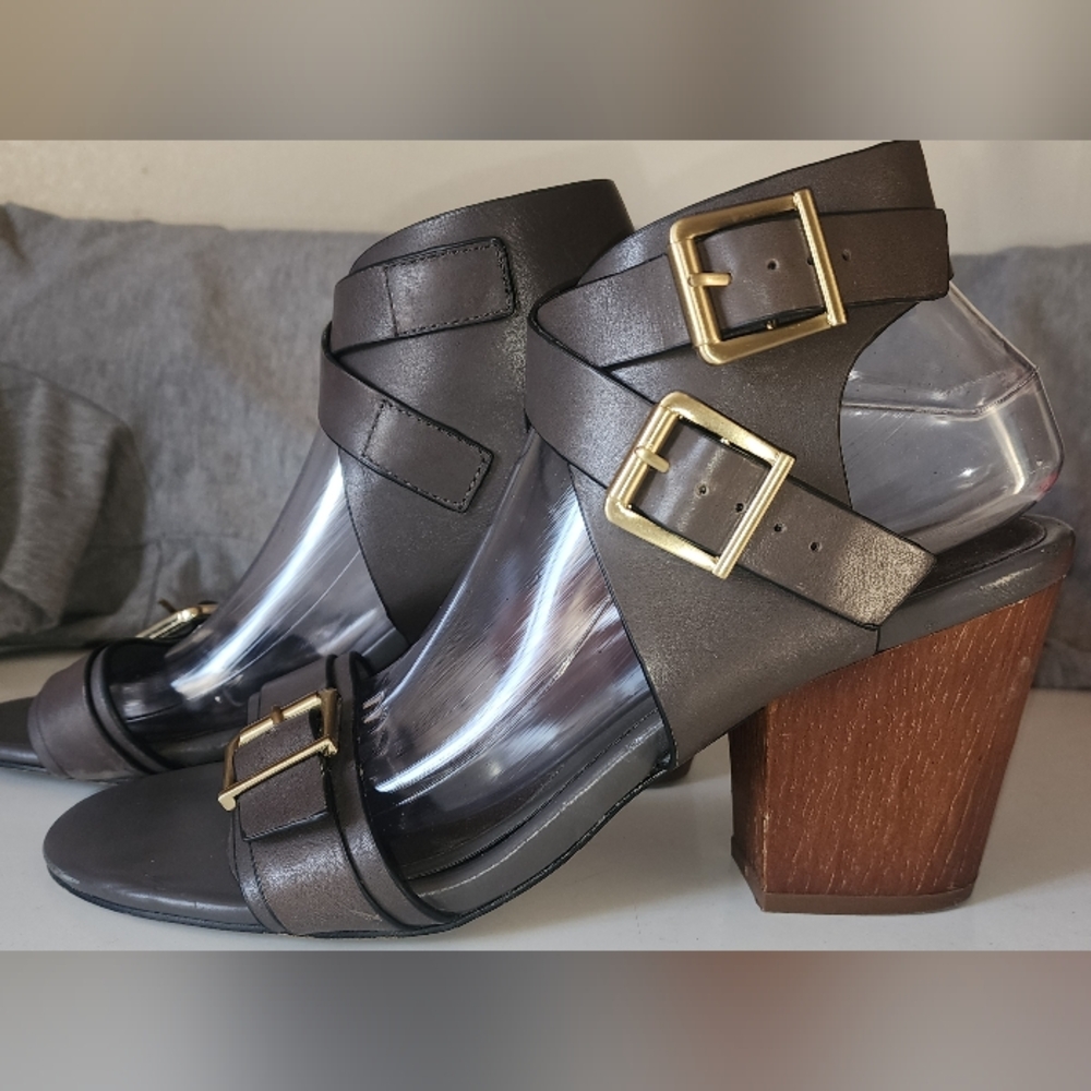 Isola - Sophisticated Grayish/Tanish and Gold Sandals with Straps - Size 9.5